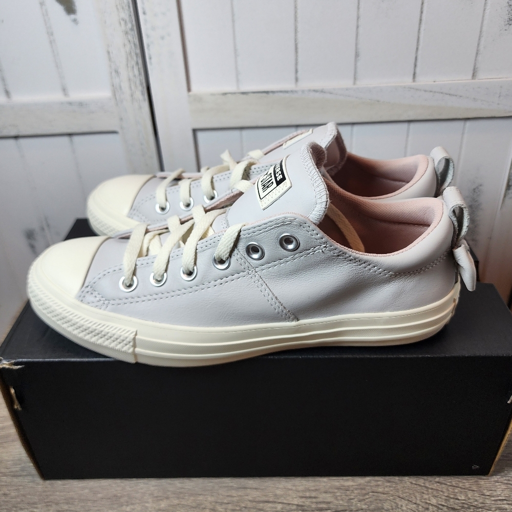 Converse Chuck Taylor All-Star Madison Low-Top Leather Sneakers. - Picture 4 of 12